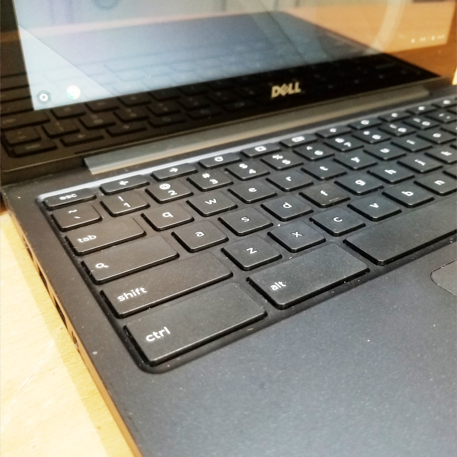 thumbnail image 2 of Dell Chromebook 11 CB1C13 - 1.4GHz Celeron, 4GB RAM, 16GB SSD, Chrome OS, Good Screen 2 of 5