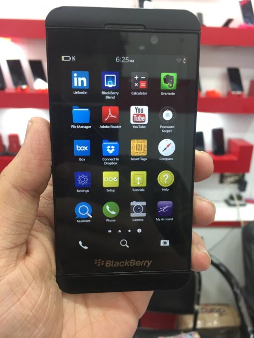 Blackberry Z10 – 2GB – 16GB – Whatsapp Supported – 4.2 inches Display Multitouch Screen – 8 MP Camera – PTA Approved