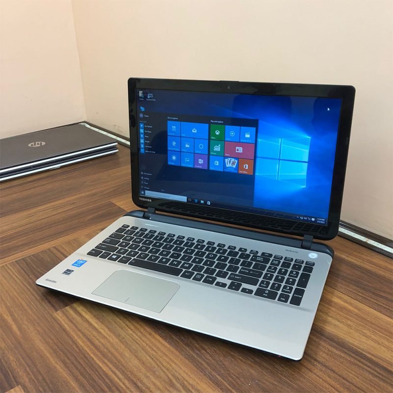 Toshiba Satellite Laptop L55B 4GB RAM 500GB HD 15.6" Display