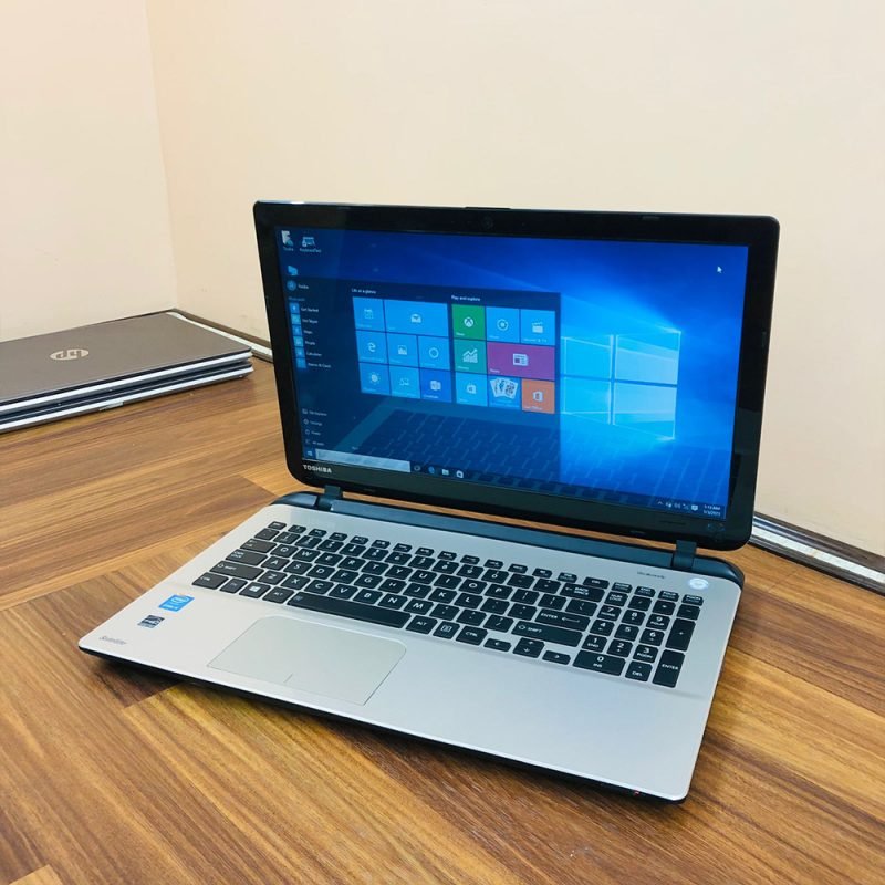 Toshiba Satellite Laptop L55B 4GB RAM 500GB HD 15.6" Display